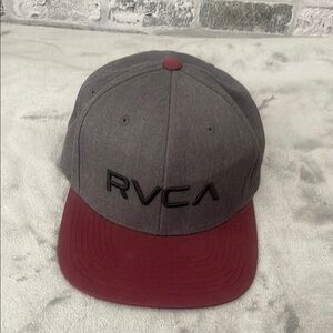 RVCA Twill SnapBack Hat-Charcoal / Heather-Wine Mid Fit
